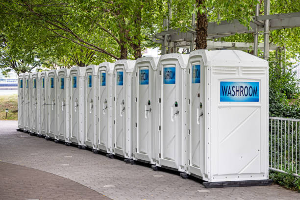 Portable Toilet Options We Offer in Lake Winnebago, MO