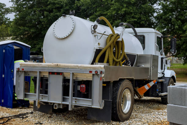 Porta potty delivery and setup in Lake Winnebago, MO